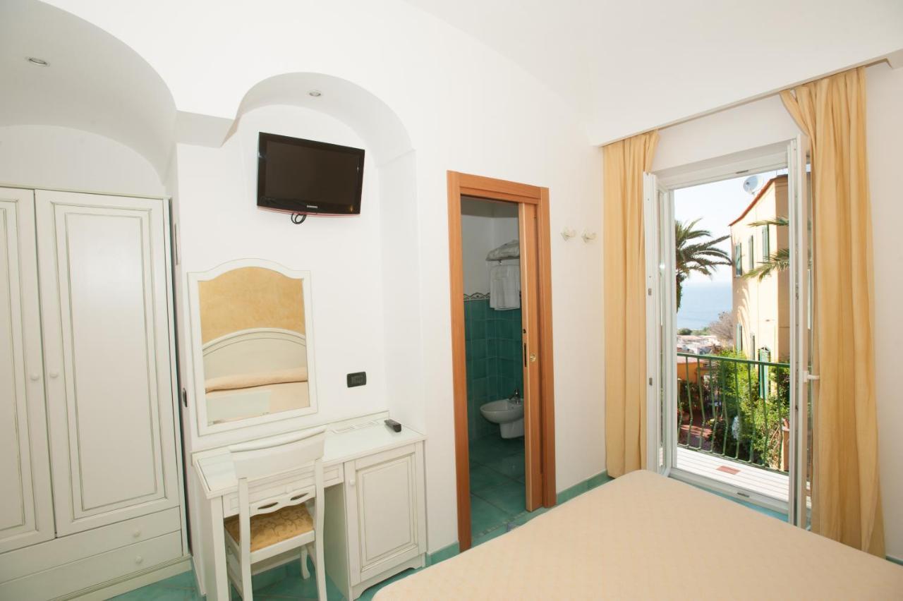 Hotel Villa Sirena - Thermae & Spa อีสเกีย ภายนอก รูปภาพ