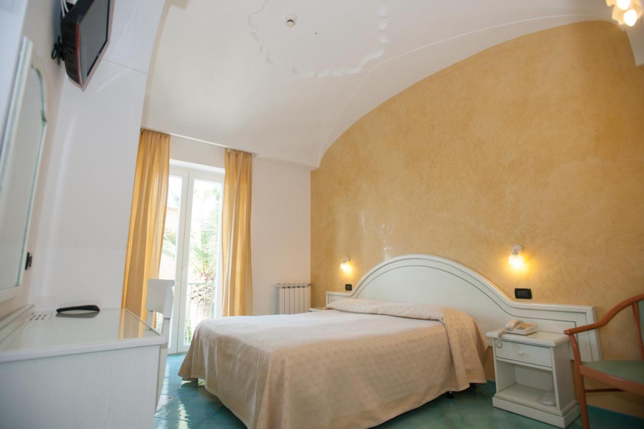 Hotel Villa Sirena - Thermae & Spa อีสเกีย ภายนอก รูปภาพ