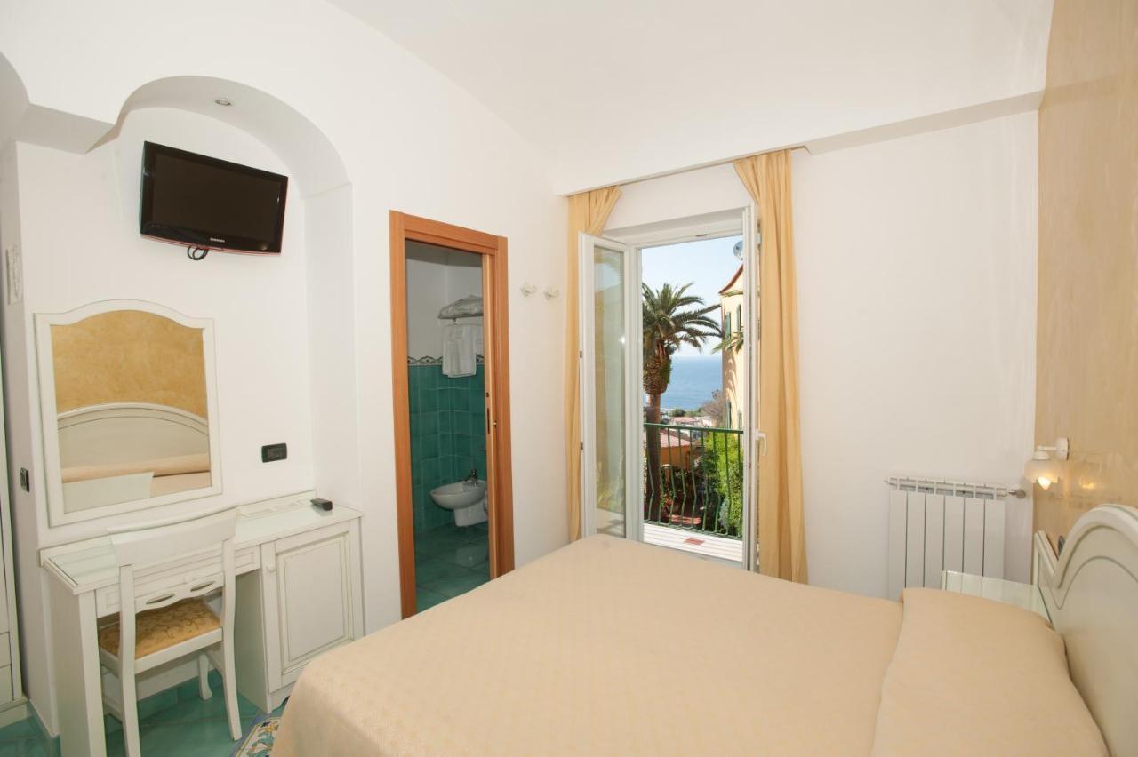 Hotel Villa Sirena - Thermae & Spa อีสเกีย ภายนอก รูปภาพ